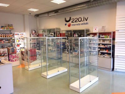 We installed new glass showcases with shelves and lockable doors in 220.lv online store. Euro walls with fastenings VVN.LV were also installed